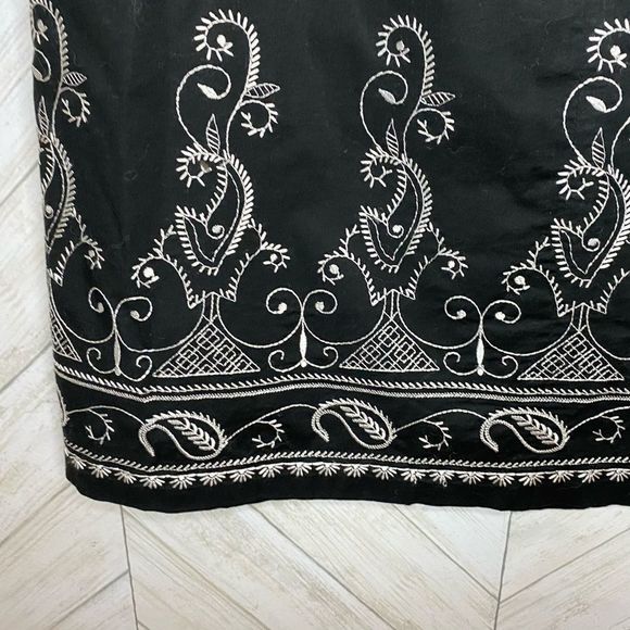 Nygard embroidered hem black and white skirt - Picture 5 of 5